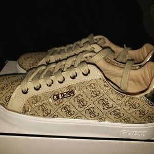 Guess Women's shoes multi fabric size 7 M used